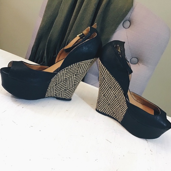 Qupid Woven Platform Wedges - Picture 2 of 4